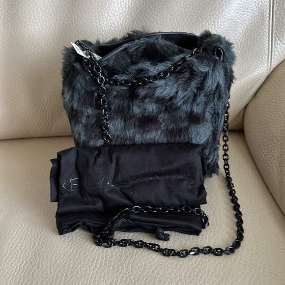 BNWT Kendall + Kylie Amy Faux Fur Bucket Bag - Picture 5 of 10